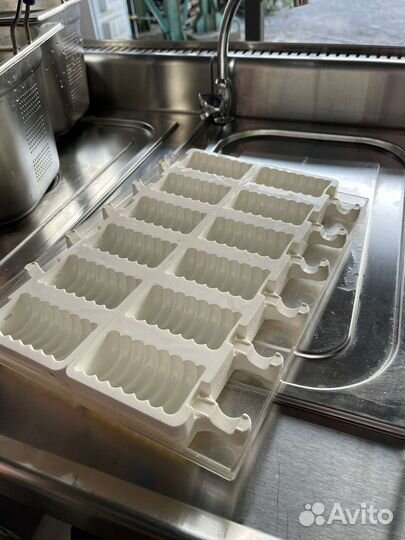 Формы силиконовые лапа,смайл.плитка,винт