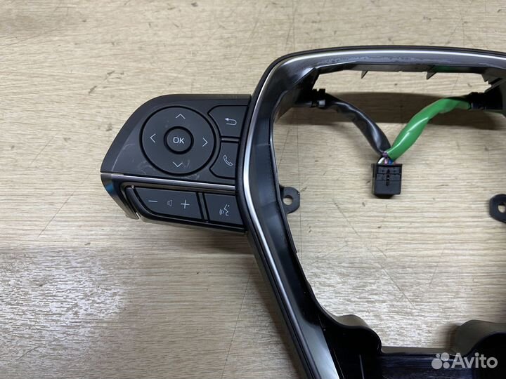 Блок кнопок руля Toyota Camry 75
