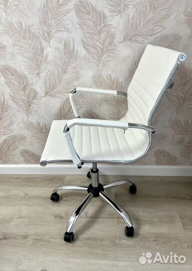 Кресло новое белое компьютерное