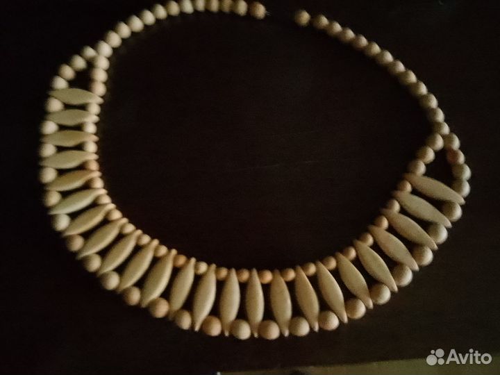 Колье из дерева