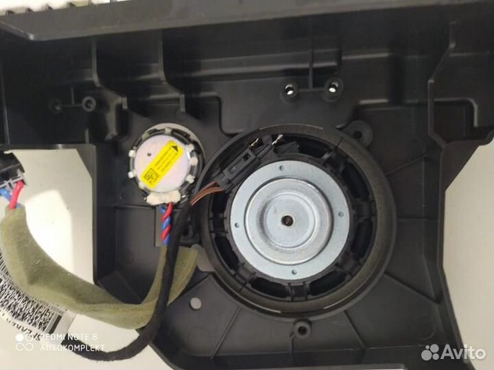 Кронштейн полки багажника правый Land Rover