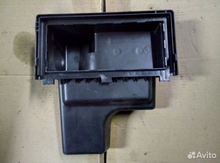 Крышка воздушного фильтра Mitsubishi Colt Z3 04