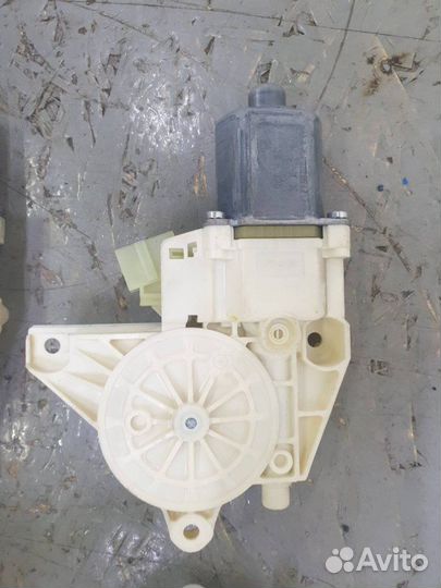 Моторчик стеклоподъемника Mercedes E-Class W212