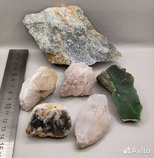 Набор: халцедон, змеевик, нефрит, кварц / Минералы