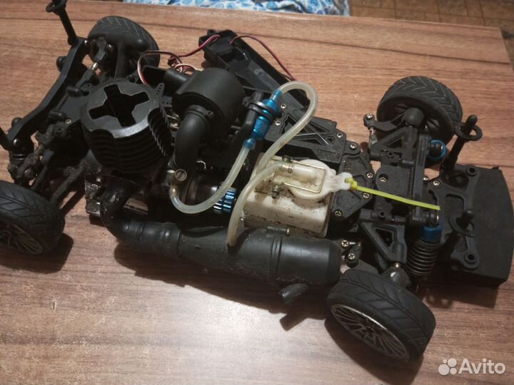 Радиоуправляемая машина на двигатель