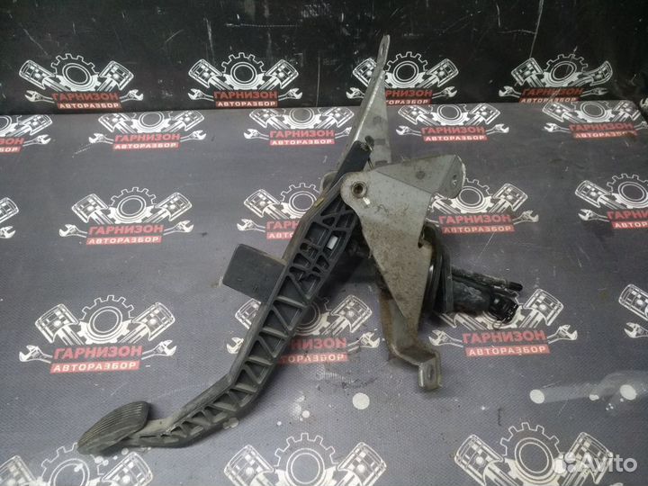 Педаль сцепления Mazda 3 bk