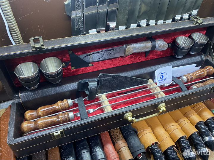 Подарочный набор шампуров в чемодане