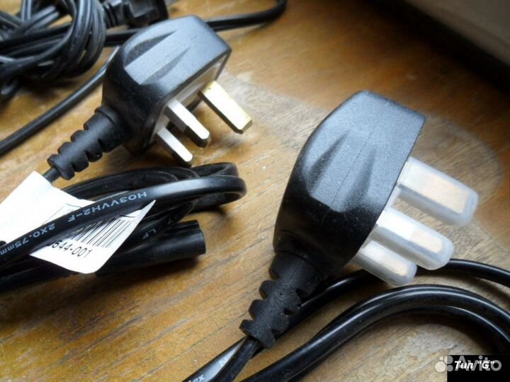 3 кабеля питания с вилками типа 