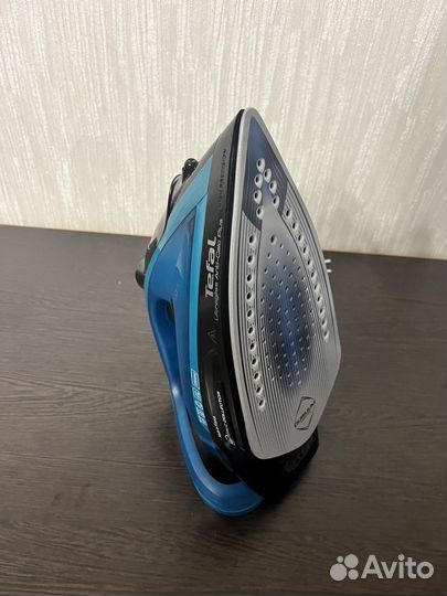 Утюг Tefal Ultragliss Anti-Calc Plus FV6832E0