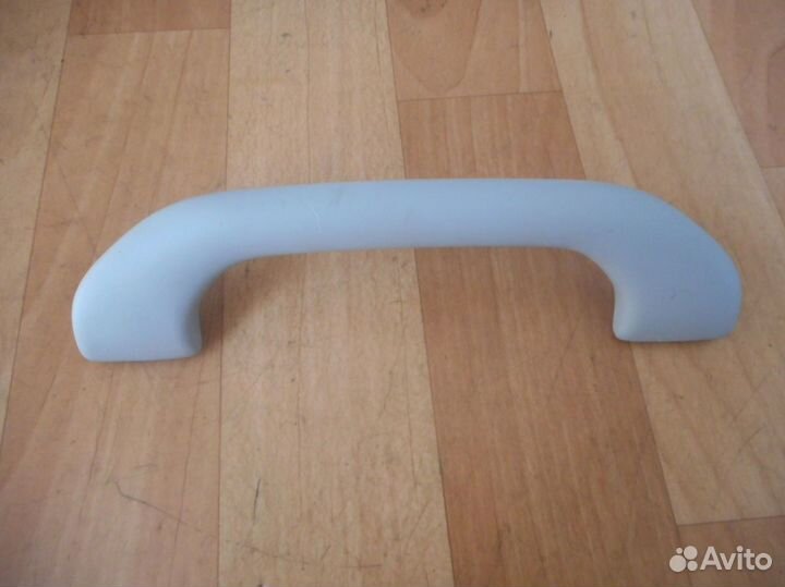 Ручка внутренняя потолочная Mitsubishi Legnum (96