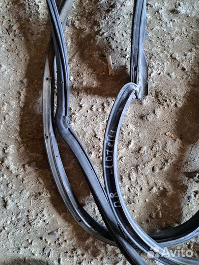 Уплотнитель двери Chevrolet Lacetti