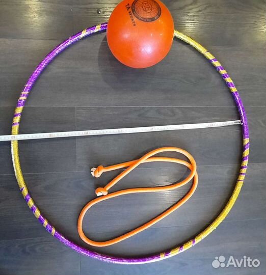 Гимнастические кольца,мяч и скакалка