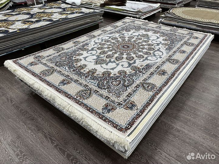 Ковер 2х2,9 новый,классический