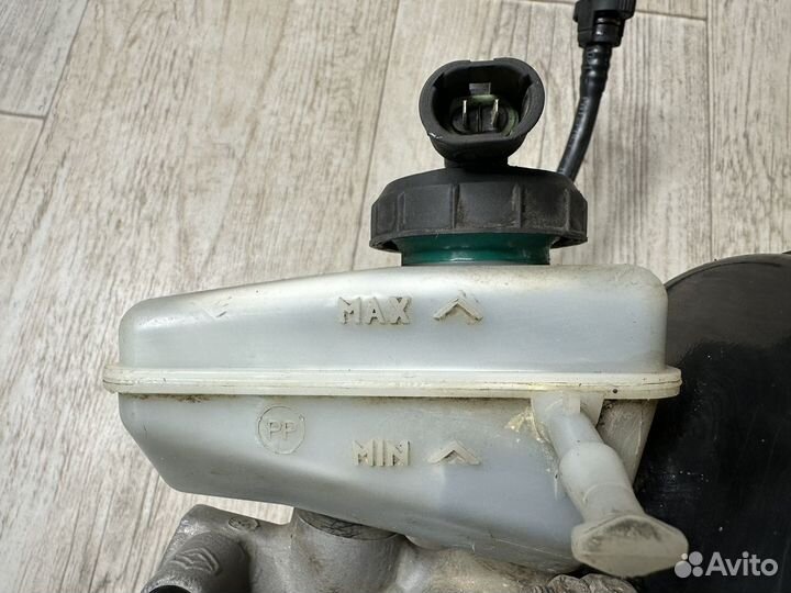 Вакуумный усилитель тормозов Renault Logan 1