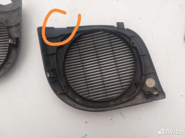 Крышка динамика Toyota Carina e