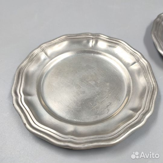 Два блюдца олово