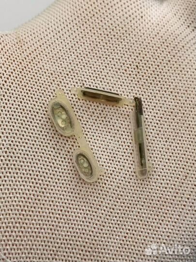 Sony Ericsson U5I Vivaz. Боковые кнопки корпуса