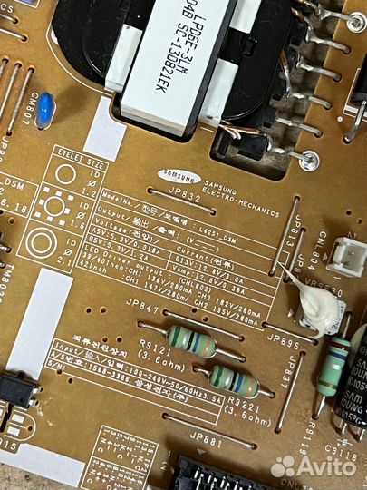 Телевизор Samsung UE42F5300AK в разбор