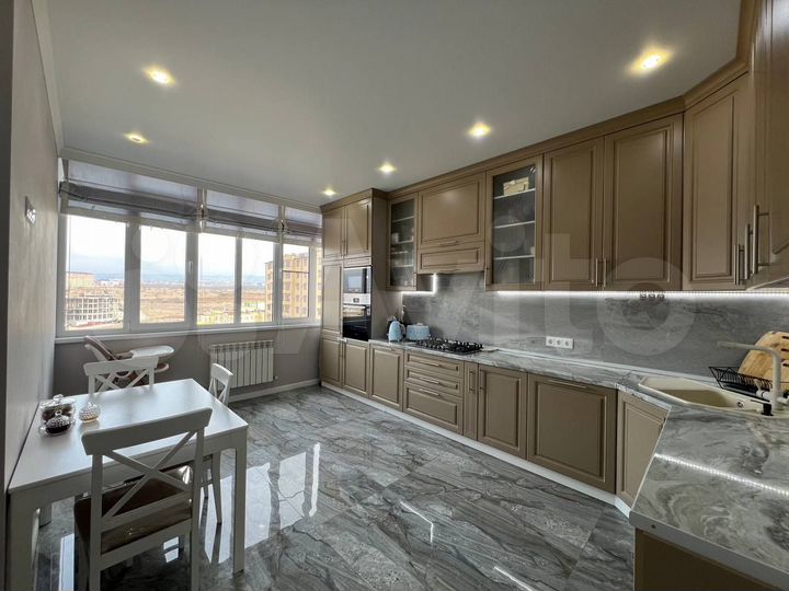 2-к. квартира, 84 м², 8/9 эт.