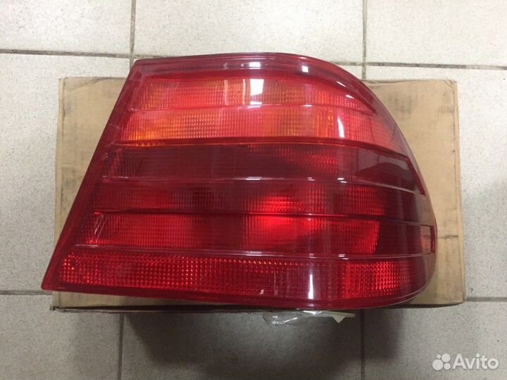 Фонарь задний правый Mercedes Benz E Class W210
