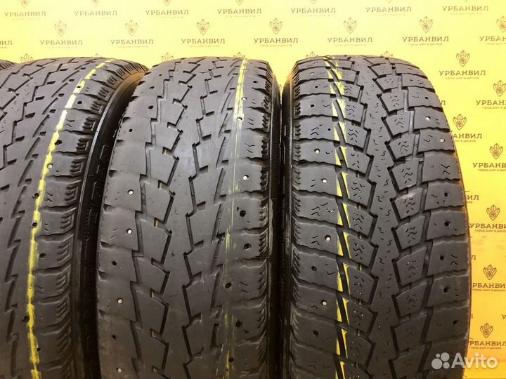 Kumho Power Grip KC11 215/70 R15C Q