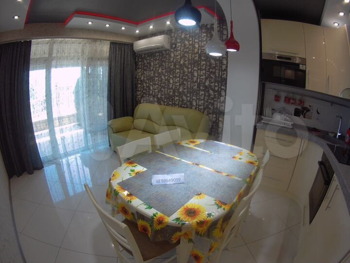 2-к. квартира, 65 м², 1/6 эт.