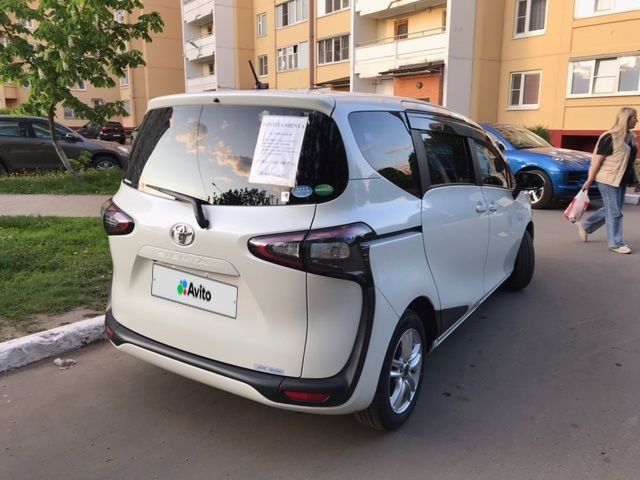 Toyota Sienta: фото владельца