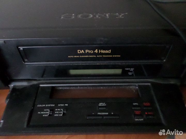 Видеомагнитофон 