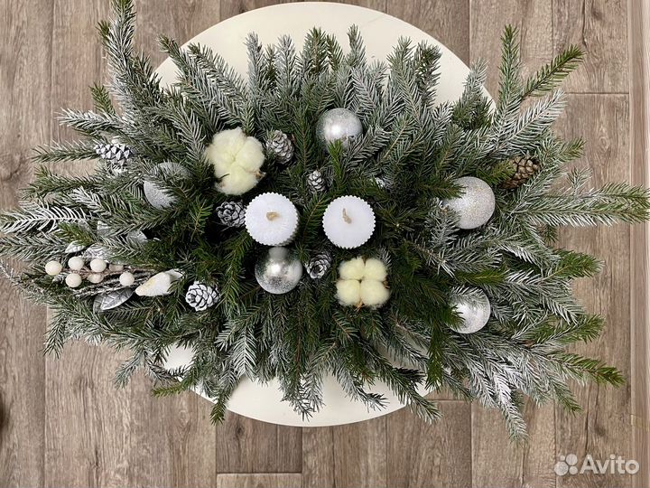 Подсвечник - композиция из живой ели со свечами