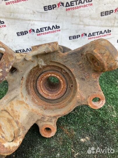 Кулак поворотный передний правый Nissan Primera