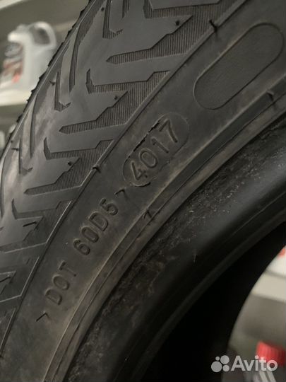 Nokian Tyres Hakkapeliitta 8 215/55 R17