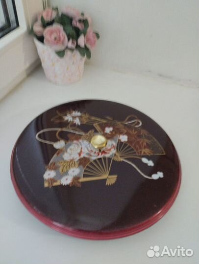 Подарочный набор:Менажница + 2 подноса.Салфетки