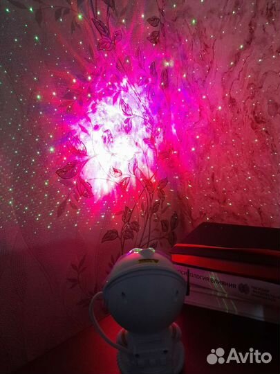 Ночник проектор космонавт звездное небо