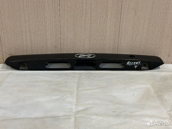 Накладка крышки багажника hyundai Accent 2