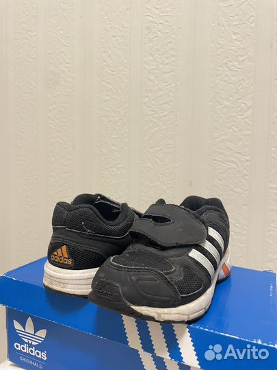 Кроссовки adidas