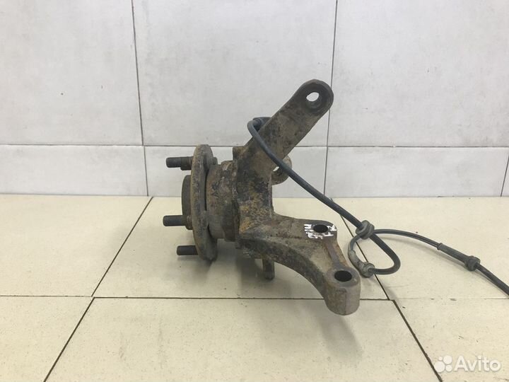 Кулак поворотный передний правый Almera Tino 2000