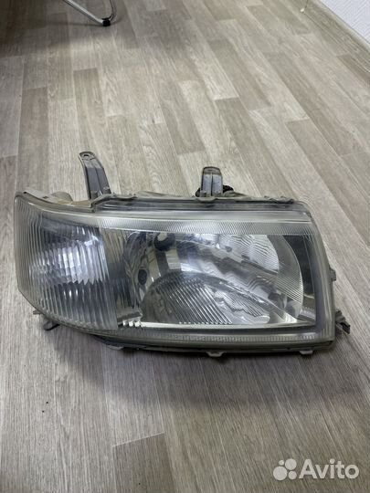Фара передняя правая toyota probox