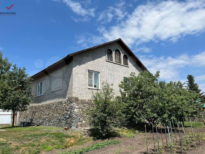 Дом 190,9 м² на участке 10,1 сот.