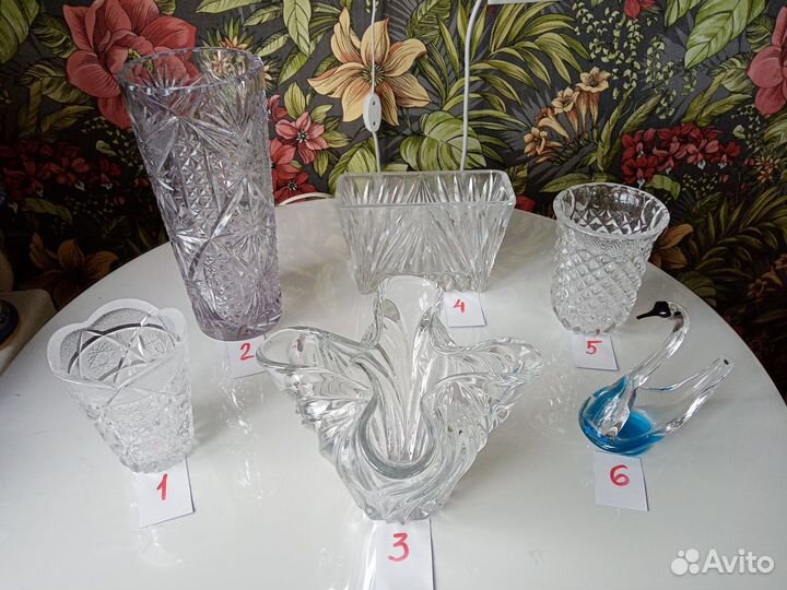 Вазы из цветного стекла, хрусталя, фарфора