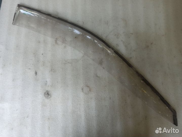 Ветровик правый Mitsubishi Grandis chariot