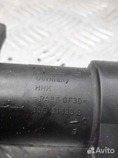 Фланец (тройник) системы охлаждения Audi A6 седан