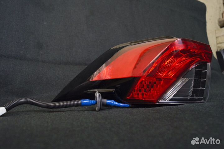 Фонарь задний Toyota rav4 50