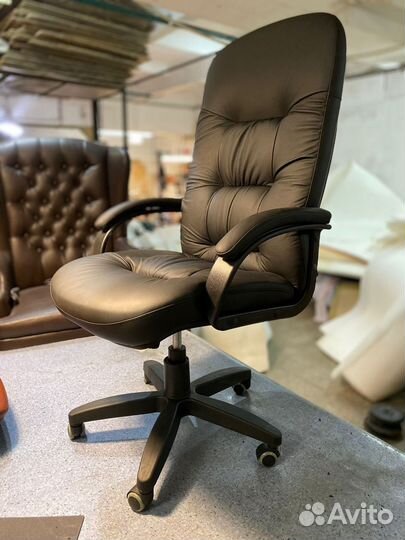 Офисное кресло