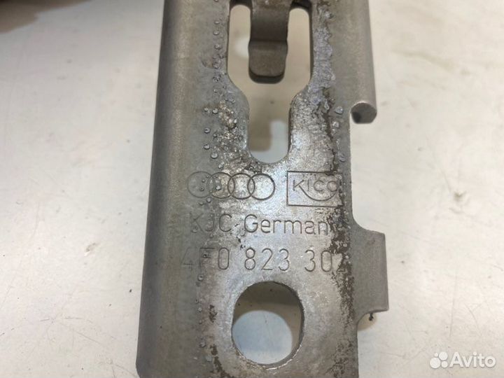 Петля капота передняя правая Audi A6 C6 2.0 2008