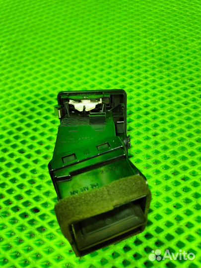 Дефлектор воздушный левый Skoda Octavia A5