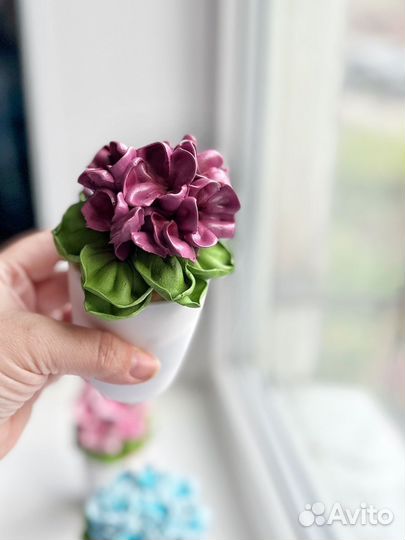 Фиалка из зефира