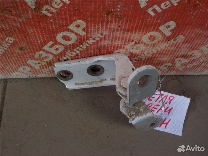 Петля двери нижняя задняя левая Toyota Corolla