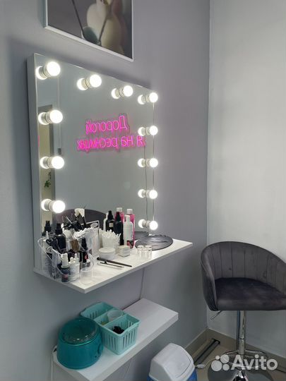 Гримерное зеркало с подсветкой