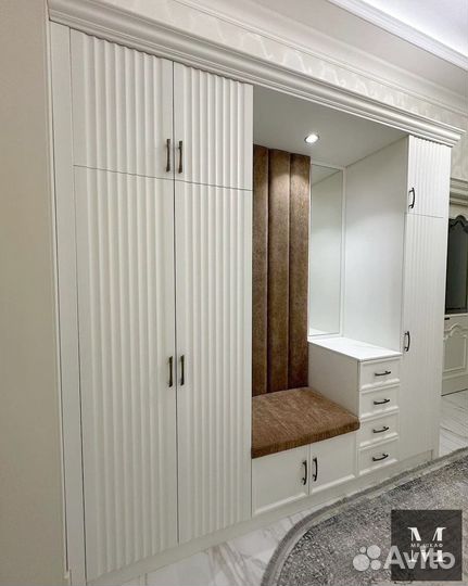 Шкаф распашной с зеркалом