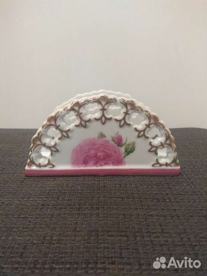 Фарфоровая салфетница